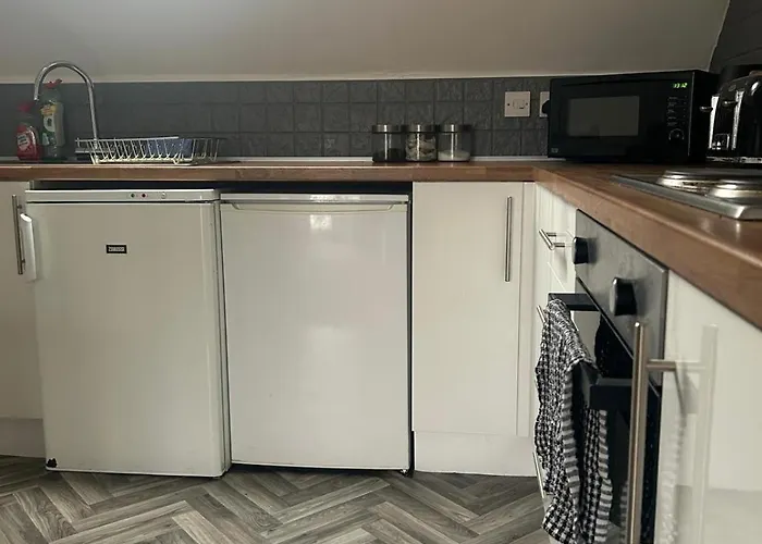 The Elms - Close To City Centre